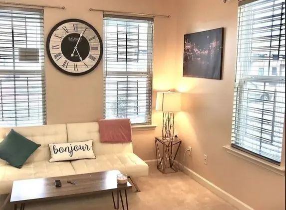 The Blue Door Bungalow - Ideal for a Group of 7