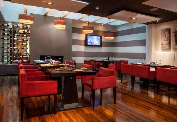 Blue Doors Jazz Apartments