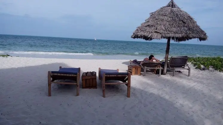 Blue Earth Beach Bungalows - Plaj