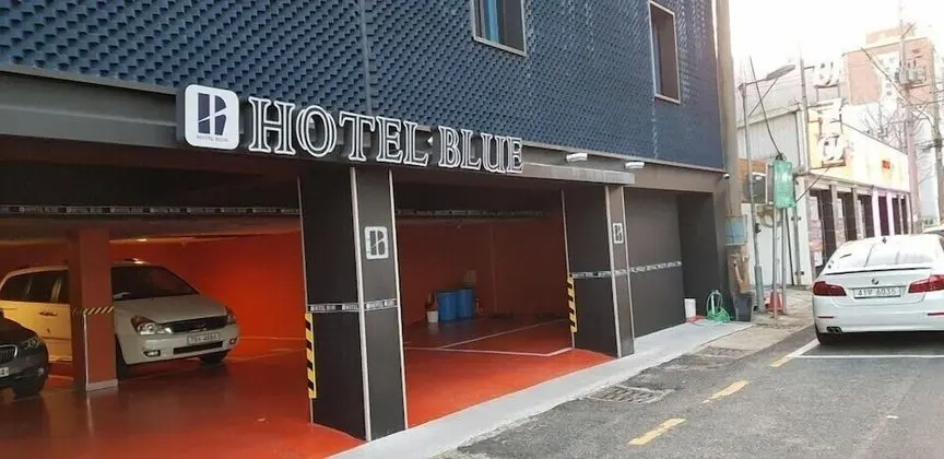 Blue Hotel
