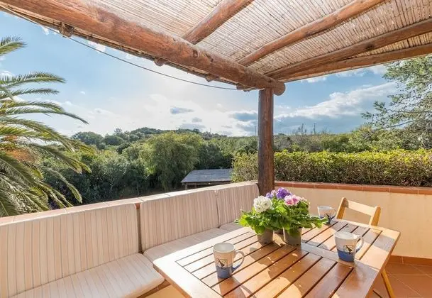 Blue&green House With Shared Pool