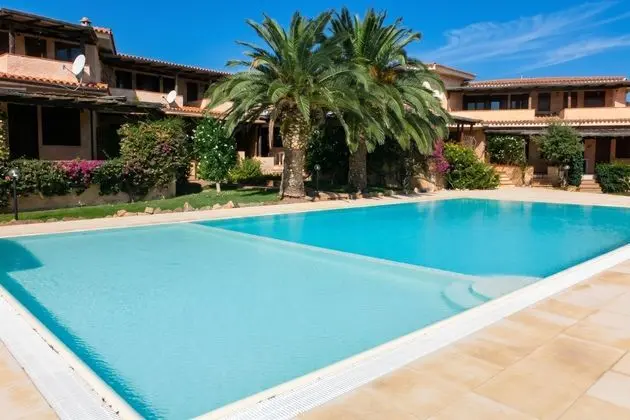 Blue&green House With Shared Pool - Havuz