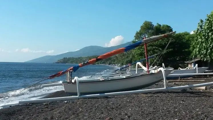 Blue Hill Dive Resort Tulamben - Plaj