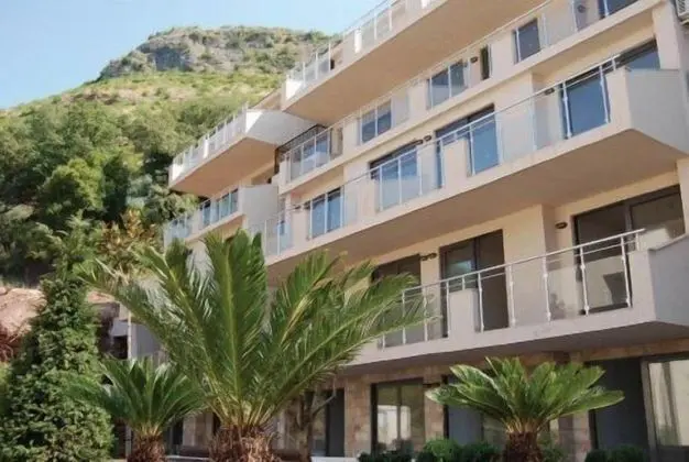 Blue Horizon Apartments