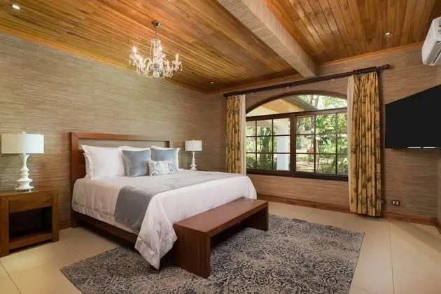Blue Jewel Oceanfront Private Villa - Oda