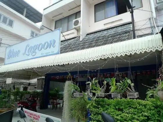 Blue Lagoon Guest House and Bar