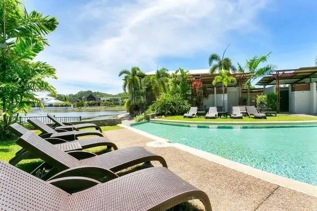 Blue Lagoon Lakeside Studio