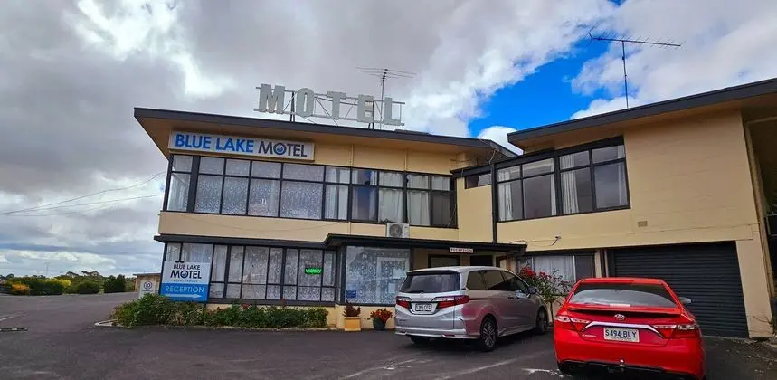 BLUE LAKE MOTEL - Dış Mekan