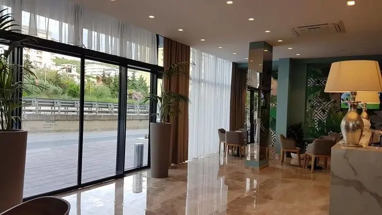 Blue Marine Hotel - Lobi