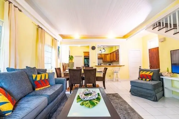 Blue Ocean Village House at Cable Beach - Lobi