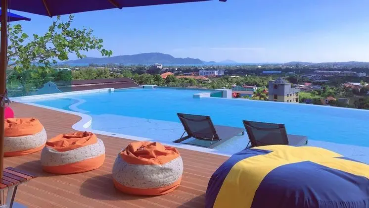 THE BLUE HOTEL