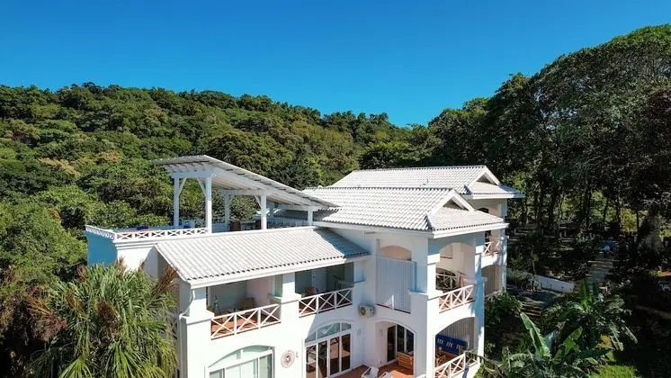 Blue Roatan Resort