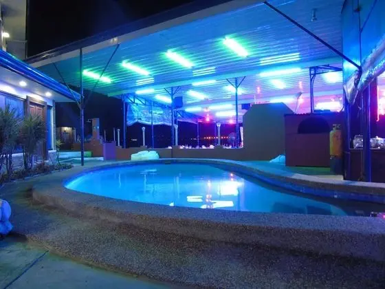 Blue Rock Beach Resort - Havuz