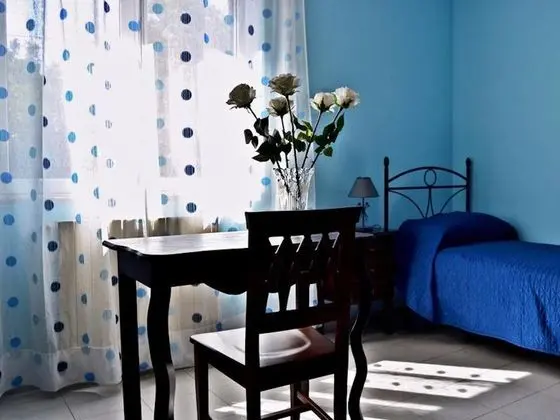 Blue Room - B b S Elia - Öne Çıkan Resim