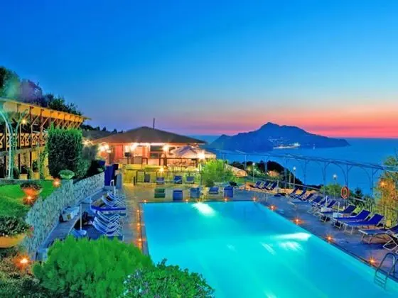 Blue-wave Experience Resort