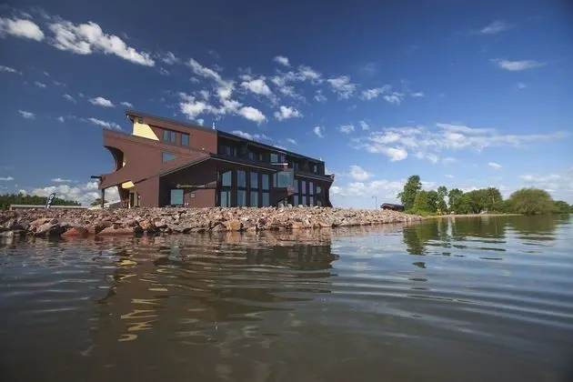 Blue Wave Inn