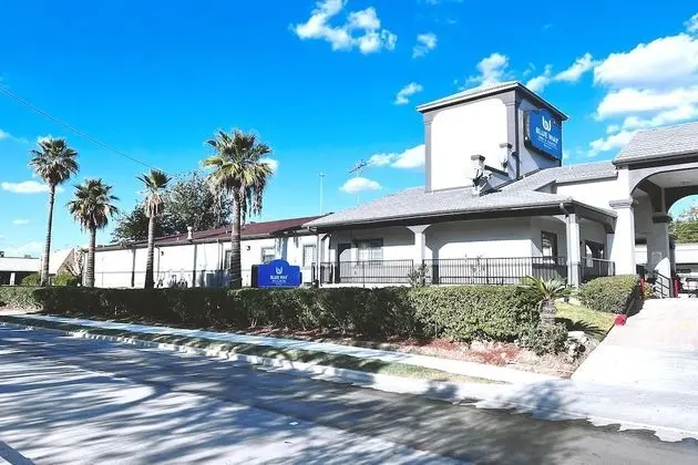 Blue Way Inn & Suites By Jasper Houston - Dış Mekan