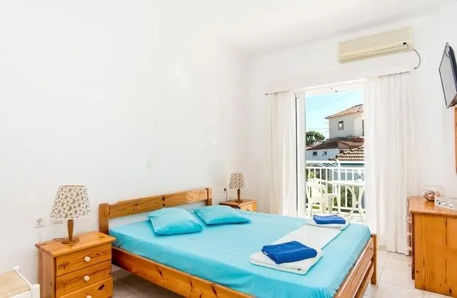 Blue White Hotel Studios & Apartments - Oda