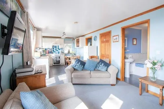 Bluebell Cottage - 2 Bedroom Holiday Home - Bronllys Farm Llanelli - Oda