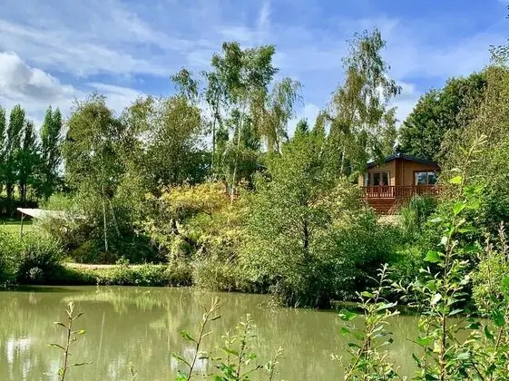 Bluebell is a Stunning Lake Side Lodge Sleeps 4 Close to Ryde