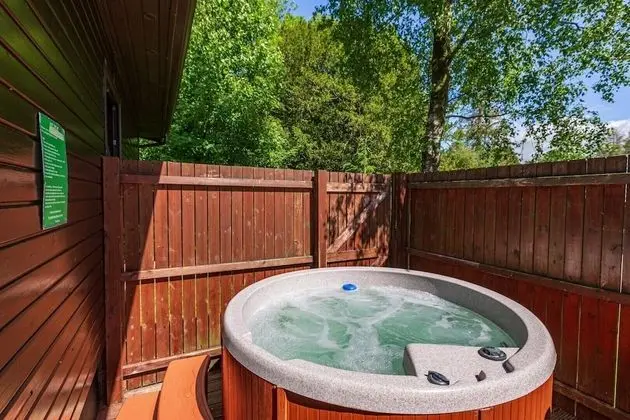 Bluebell Lodge 2 with Hot Tub - Spa