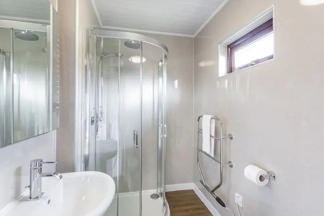 Bluebell Lodge 4 with Hot Tub - Banyo Tipleri