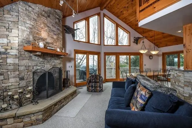 Bluebird Daze 4 Bedroom House