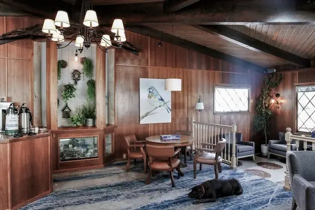 Bluebird Inn - Lobi