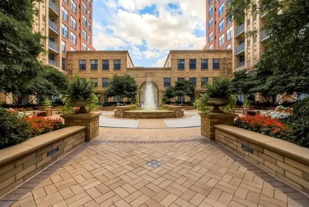 Bluebird Suites in Crystal City