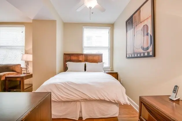 Bluebird Suites near AutoZone Park - Oda