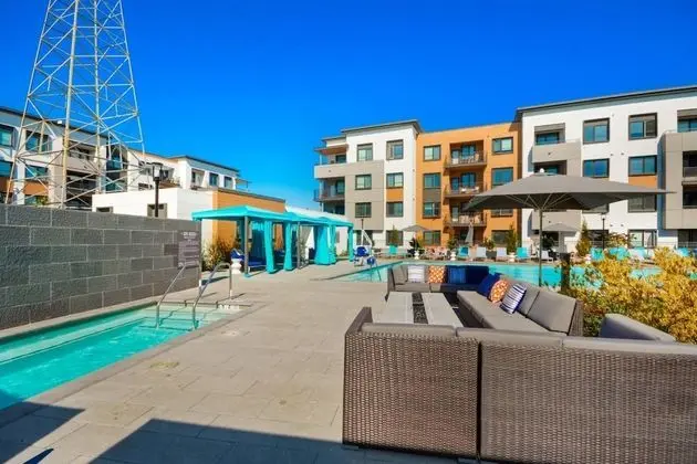 Bluebird Suites near Facebook HQ - Havuz