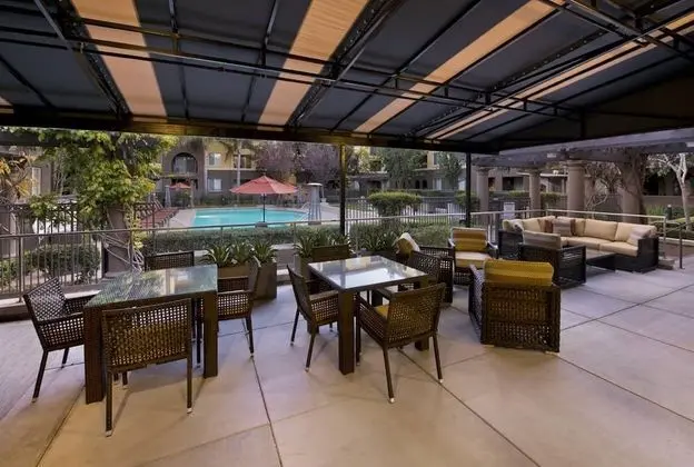 Bluebird Suites in Santa Clara - Havuz