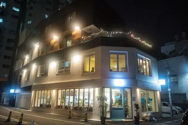 BLUEHUM Guesthouse - Hostel - Dış Mekan