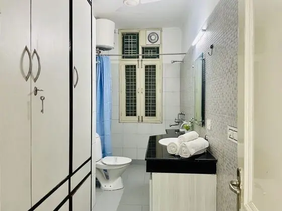 BluO Modern 1BHK - DLF Galleria Market - Banyo Tipleri