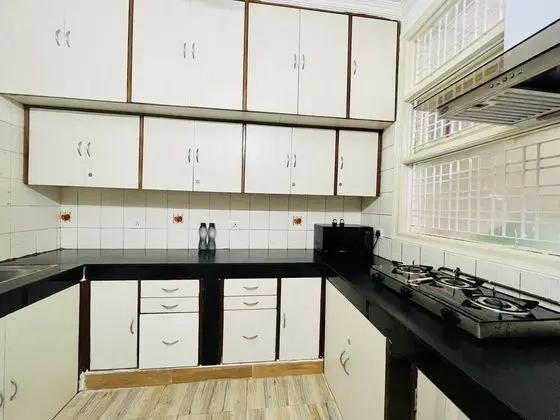 BluO Modern 1BHK - DLF Galleria Market - Mutfak