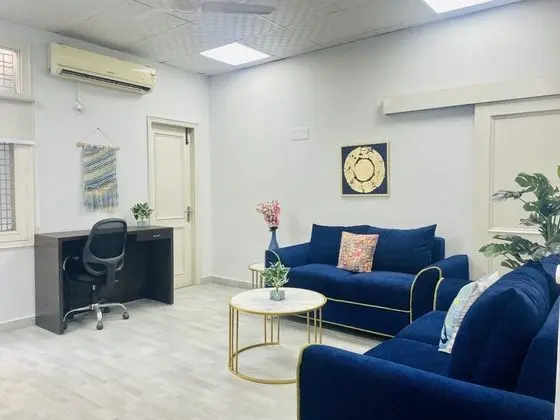 BluO Modern 1BHK - DLF Galleria Market - Oda Düzeni