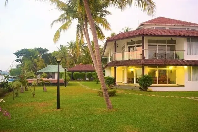 BLUSALZ MANOR Waters Edge Kochi - Dış Mekan