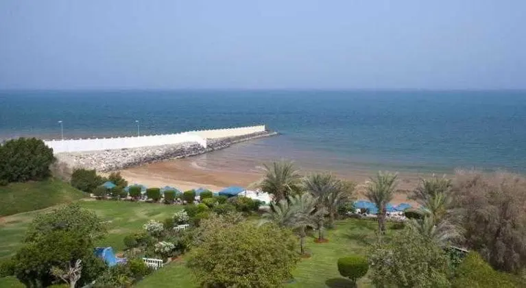 BM Beach Hotel - Plaj