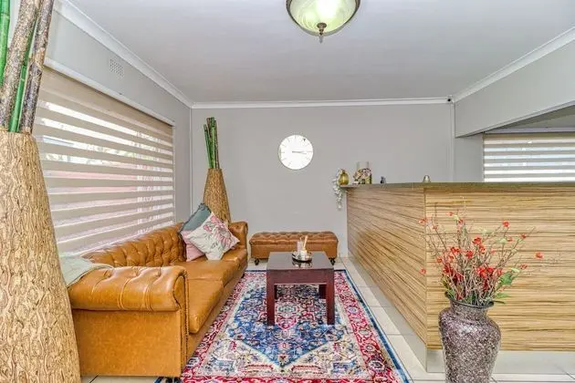 BM Gardens Apartment Hotel - Lobi