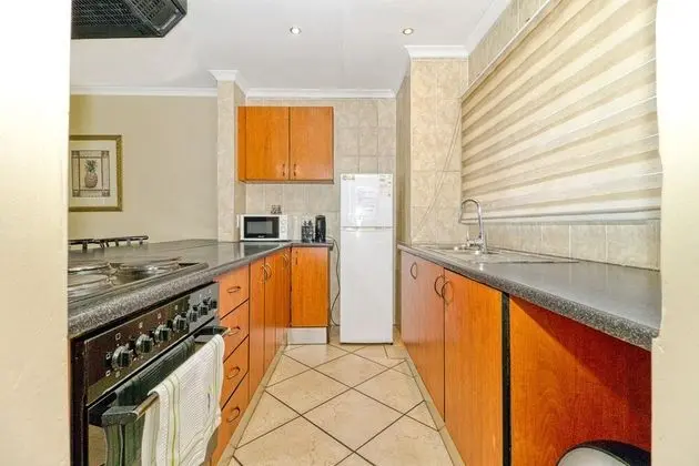 BM Gardens Apartment Hotel - Mutfak