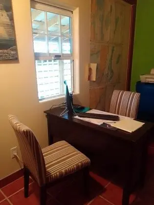 The BNB on Triggerfish Close to the airport - Lobi