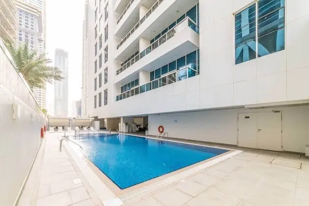 bnbme - 2B-MarinaArcade-806