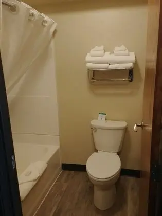 Boarders Inn and Suites Broken Bow