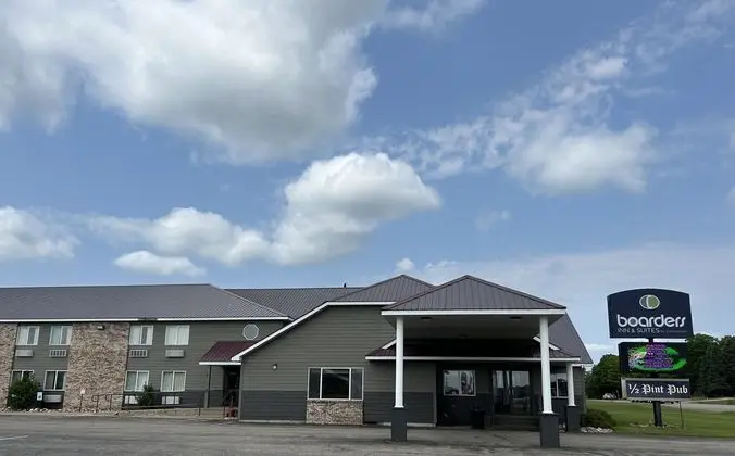 Boarders Inn & Suites by Cobblestone Hotels - Munising - Dış Mekan