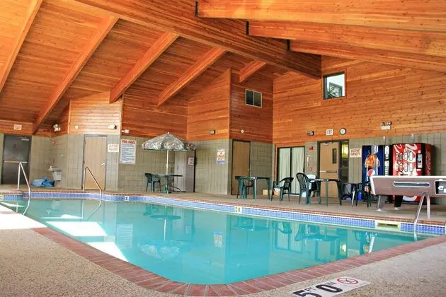 Boarders Inn and Suites by Cobblestone Hotels Wautoma