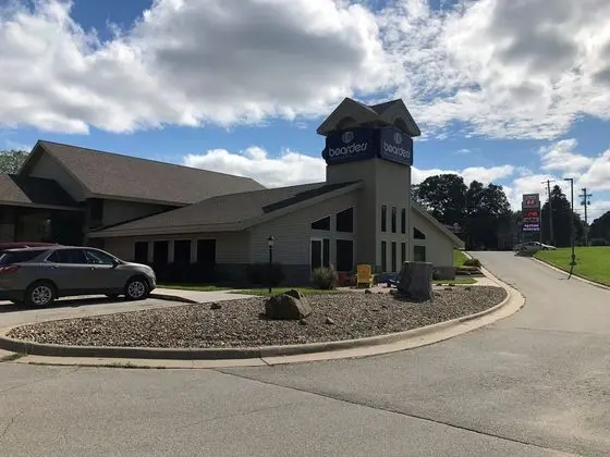 BOARDERS INN AND SUITES