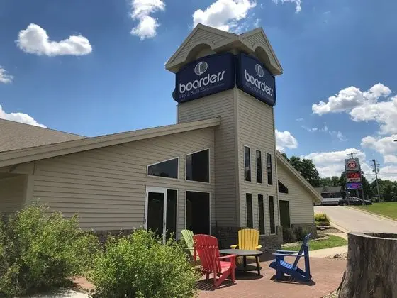 BOARDERS INN AND SUITES