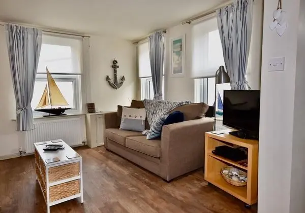 Boat House Centrally Located in the Sailing Mecca of Cowes - İç Mekan
