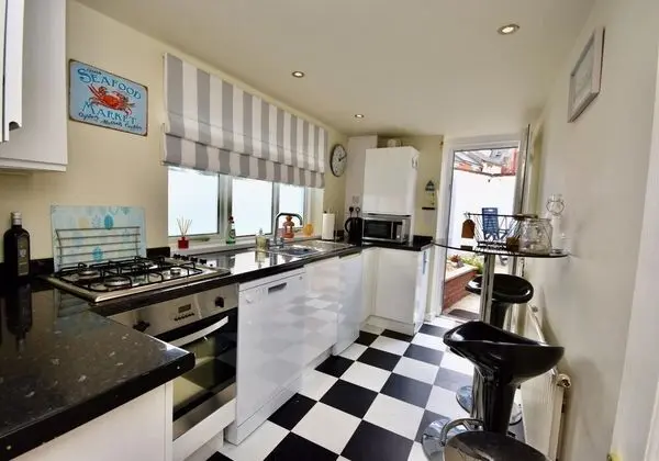 Boat House Centrally Located in the Sailing Mecca of Cowes - Mutfak