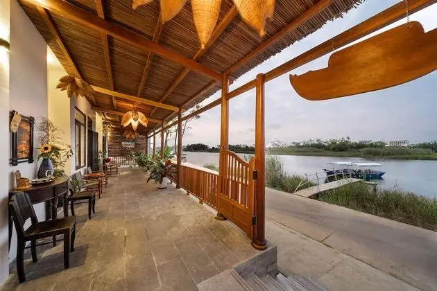 Boat House Riverside Homestay
